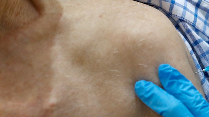 Aste honetan hasiko da Osakidetzan 90 urtetik gorakoen txertaketa