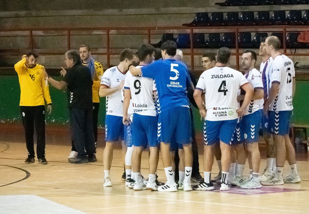 Asteburu bikaina Eibar Eskubaloia taldeko seniorrentzat