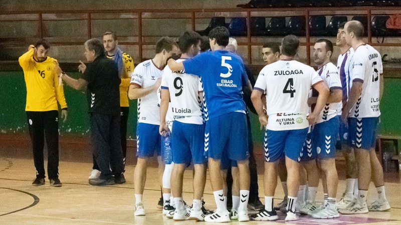 Asteburu bikaina Eibar Eskubaloia taldeko seniorrentzat