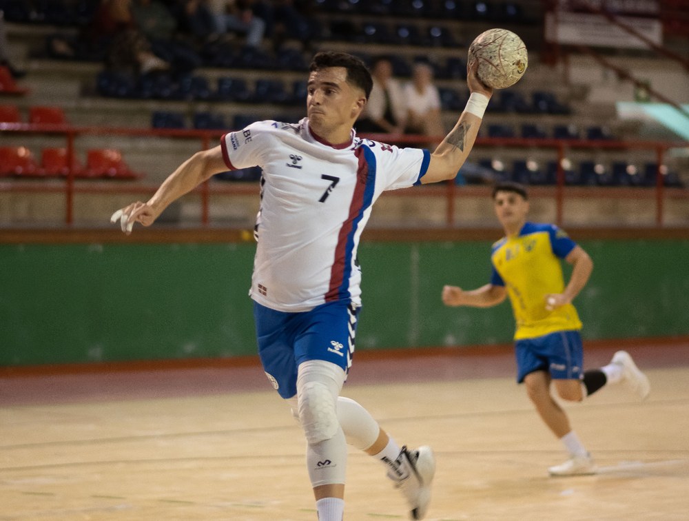 Asteburu bikaina Eibar Eskubaloiko bi talde seniorrentzat