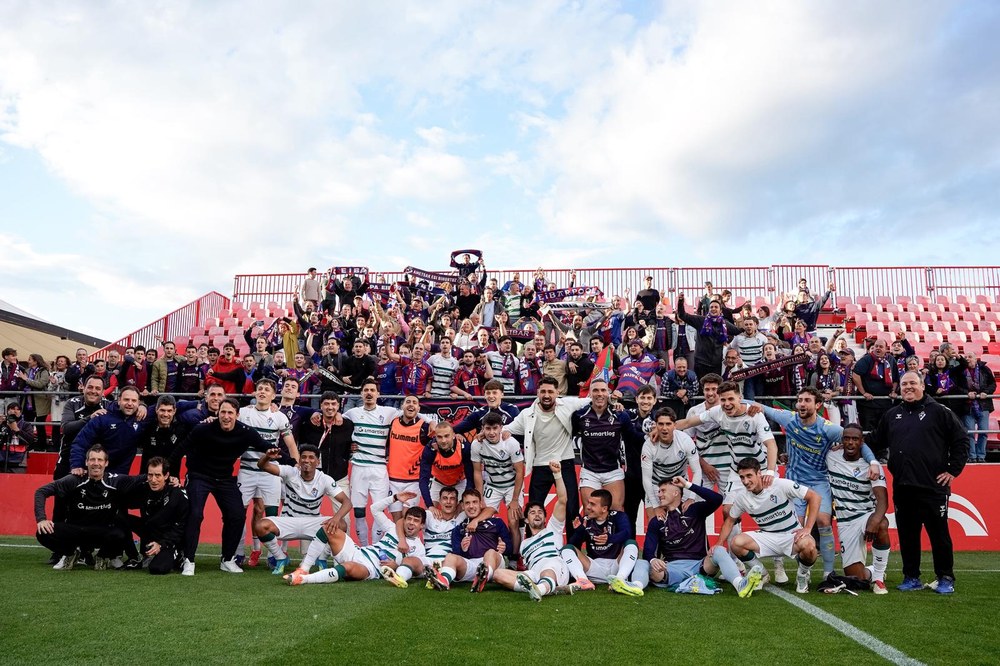 Asteburu borobila izan da SD Eibar-en lehen taldeentzat