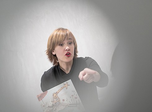 Asteburuan Dorleta Kortazarrek egingo duen Zapatuko Ipuinaren saiorako toki guztiak beteta daude