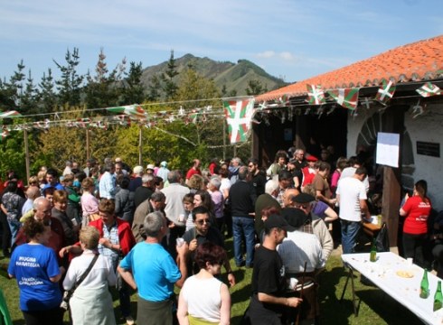 Asteburuan Santa Kurutzeko jaiak ospatuko dituzte