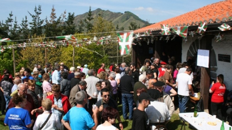 Asteburuan Santa Kurutzeko jaiak ospatuko dituzte