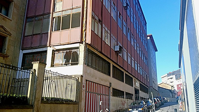 Astelehenean hasiko dira El Casco eraisten eta lanak prestatzeko itxi dute gaur kalea