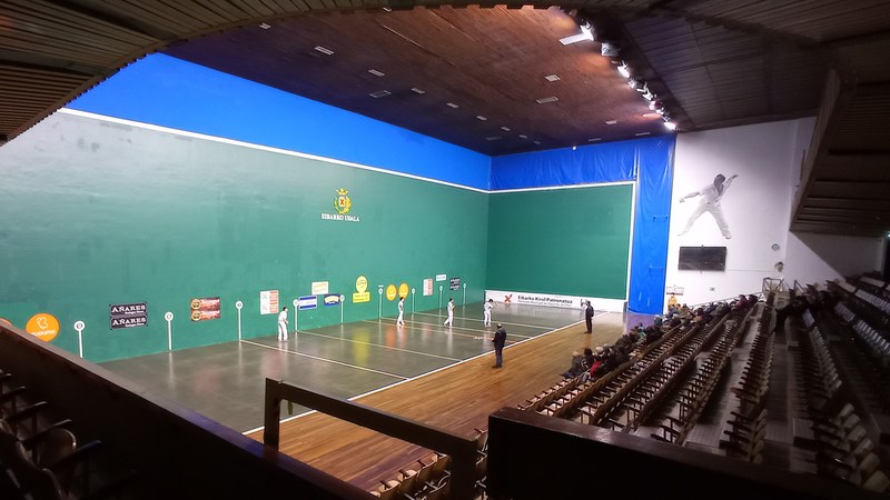 Astelena frontoiak ateak zabalduko ditu bihar goizean