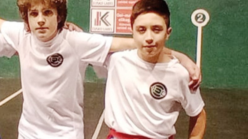 Astelena frontoiak hiru partiduko jaialdia hartuko du gaur arratsaldean