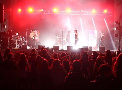 Astelena frontoiak jendez gainezka egin zuen zapatuan, Gipuzkoan Gazte Tour jaialdian