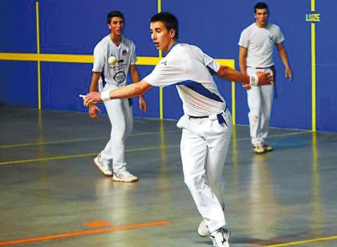 Astelena frontoiak pilotari afizionatuen jaialdia hartuko du bihar arratsaldean