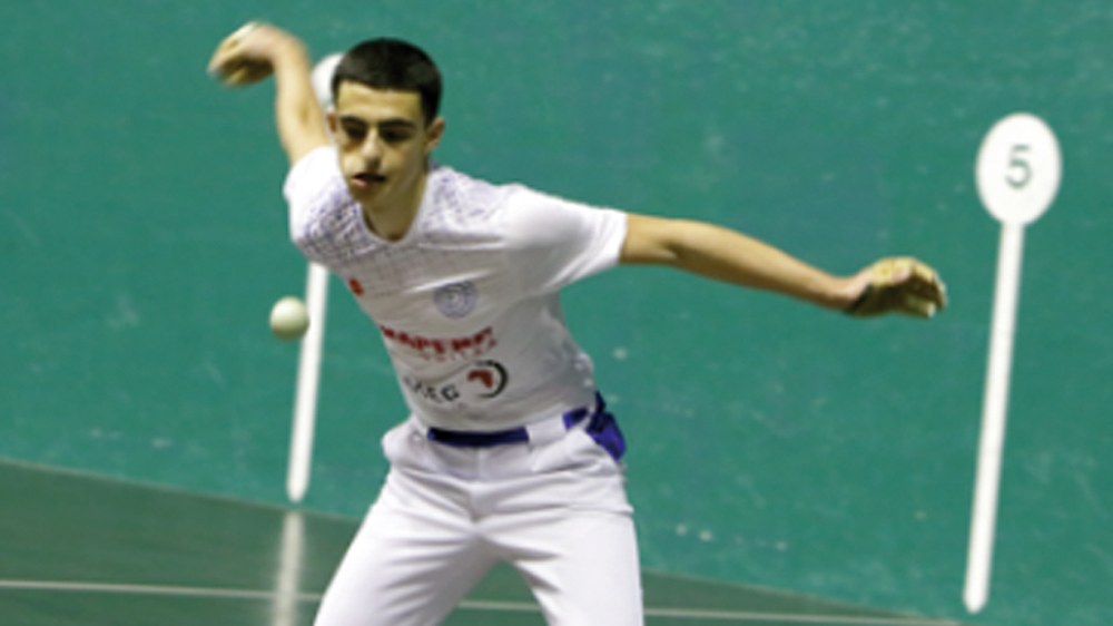 Astelenak bi partidu hartuko ditu gaurkoan Deporreko pilotariekin