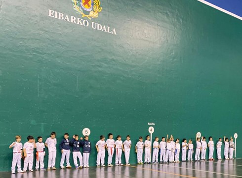 Astelenak, gaurko jaialditik aparte, bihar arratsaldean Debarroko Eskolarteko jaialdia hartuko du