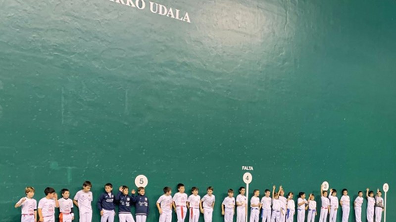 Astelenak, gaurko jaialditik aparte, bihar arratsaldean Debarroko Eskolarteko jaialdia hartuko du