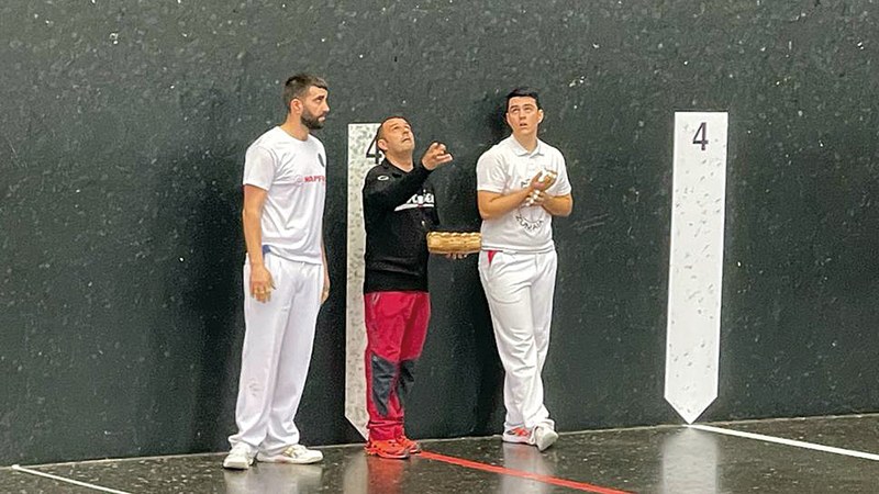 Astelenak kaiolaren barruko hiru partiduko jaialdia hartuko du bihar arratsaldean