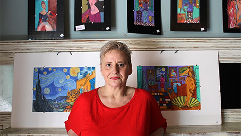 Asun Fernandez, margolaria: “Koadro ilunetan ere kolorea ematen saiatzen naiz”