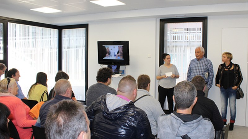 Ate irekien jardunaldia egin da Agifes elkartearen egoitzan