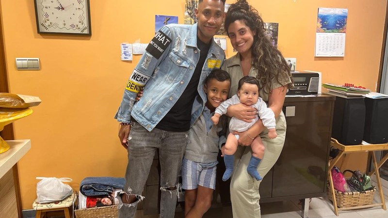 Ateak zabalik oporrak bakean pasatzeko