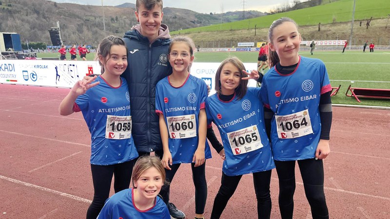 Atletismo eskolakoek denboraldia agurtu eta hurrengoa prestazten hasita