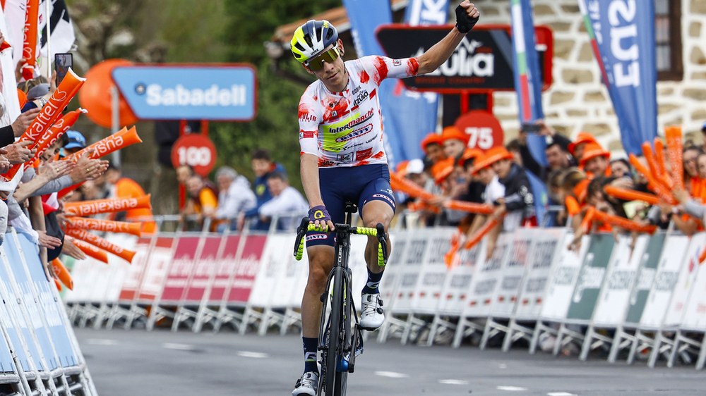 Atzoko istripuaren ondoren, gaurko Itzuliaren bosgarren etapa Zornotzan amaituko da