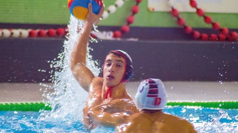 Aurpegia eta gurutzea Urbateko waterpolo taldeentzat azken asteburuan