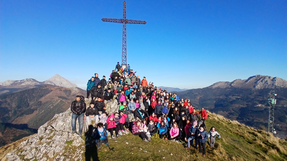 Aurreko domekan ikasturteko 4. haurren mendi irteera egin zuten Deporrekoek