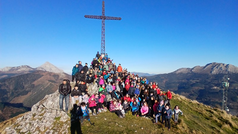 Aurreko domekan ikasturteko 4. haurren mendi irteera egin zuten Deporrekoek
