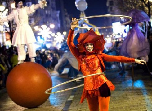 Aurtengo Errege kabalgata antzerkiarekin lagunduko dute