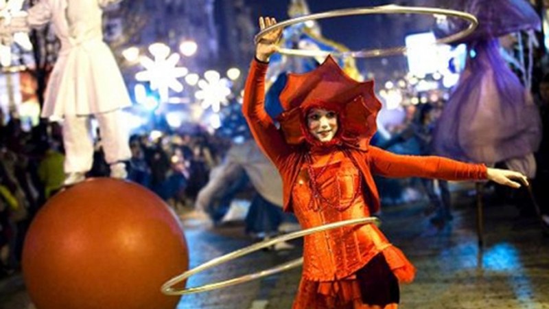 Aurtengo Errege kabalgata antzerkiarekin lagunduko dute