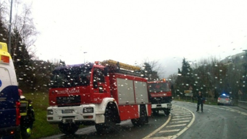 Auto bat errepidetik irten da bariantean