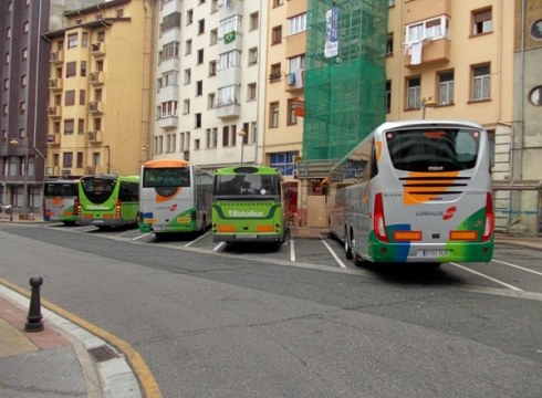 Autobusek neguko ordutegiari heldu diote