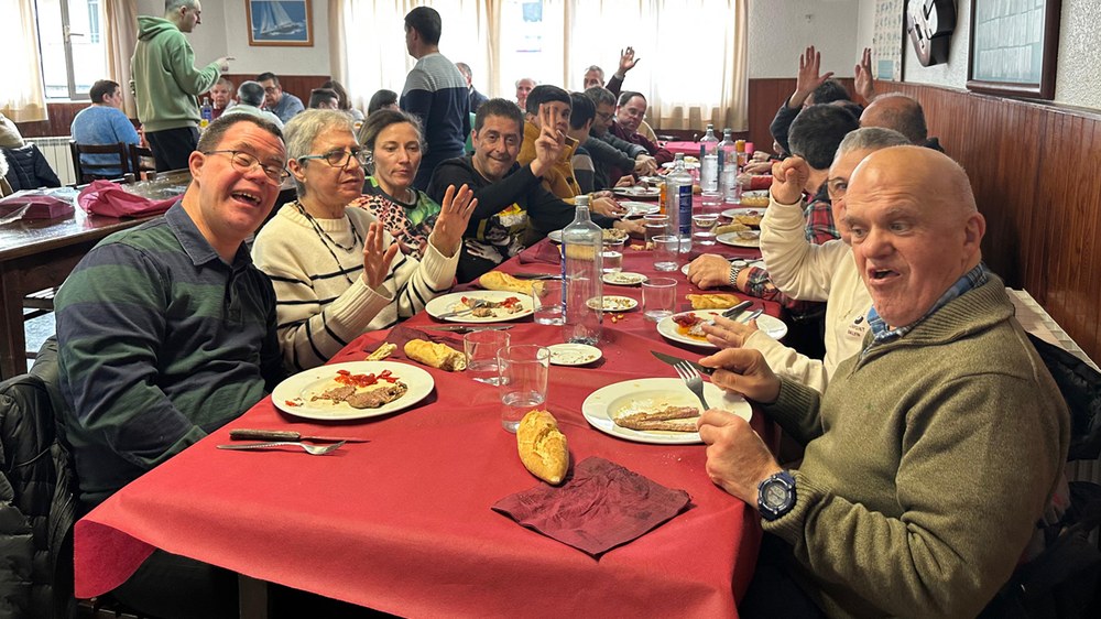 Auzokoak elkarteak bazkaria antolatu zuen Gureak-eko 100 langile eta monitorerentzat