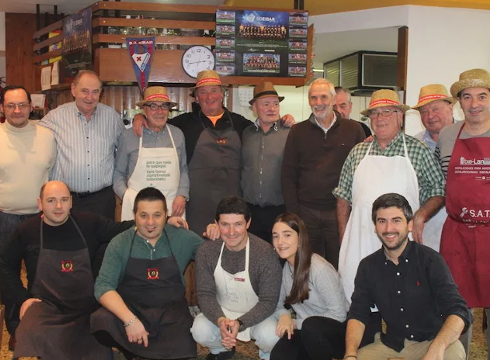 Auzokoak-Gureak elkartekoen bazkaria (argazkia)