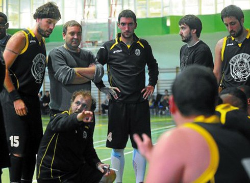 Avia Eibar Saskibaloia lider kokatu da Saski Axular aurreko liderrari irabazita