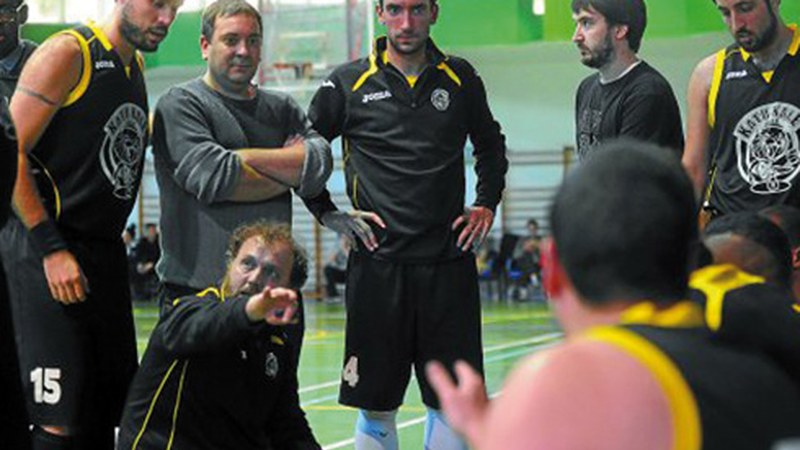 Avia Eibar Saskibaloia lider kokatu da Saski Axular aurreko liderrari irabazita