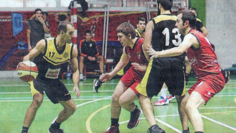 Avia Eibar Saskibaloiaren porrot mingarria luzapenean