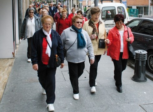 Azitainerako ibilaldiak ekingo dio XX. Nagusien Hamabostaldiari