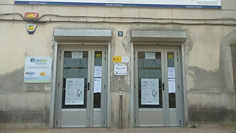 Azken lau urteotako langabezia tasarik altuenera ailegatu dira Lanbideren Eibarko bulegoan maiatzean