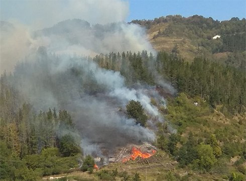 [AZKEN ORDUKOA] Txarakuan piztu den sua "kontrolpean, baina ez erabat itzalita" dagoela jakinarazi dute