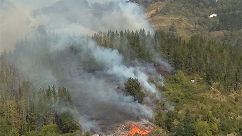[AZKEN ORDUKOA] Txarakuan piztu den sua "kontrolpean, baina ez erabat itzalita" dagoela jakinarazi dute