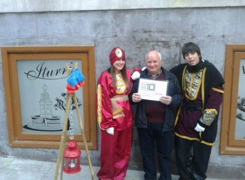 Azoka berezia antolatu dute Zona 10 elkartekoek gaur goizerako