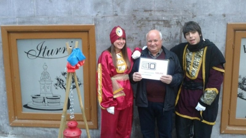 Azoka berezia antolatu dute Zona 10 elkartekoek gaur goizerako