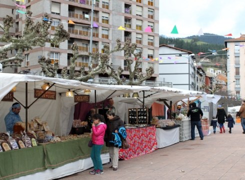 Azoka eta barrakak asteburuan Urkizun