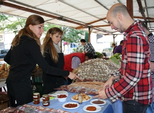 Azoka eta irteerarekin agurtu dugu Debabarreneko I. Aste Ekologikoa