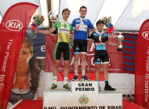 Azparren junior mailako Euskadiko txapeldun San Juan Sari Nagusia irabazita