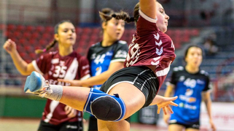 Balio handiko garaipenak lortu zituzten Mecalbe Eibar Eskubaloiko talde nagusiek