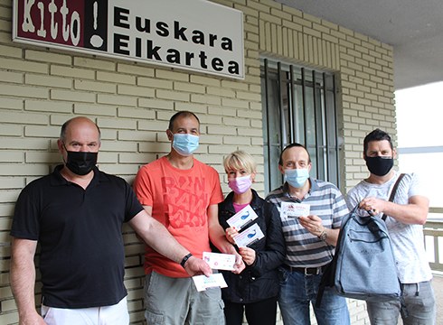 Banatu du …eta kitto! Euskara Elkarteak sanjuanetako otarra