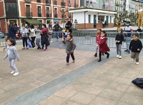 Barixakuak jolasian bihar 17:00etan Urkizun