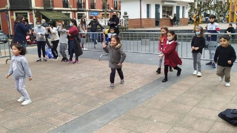 Barixakuak jolasian bihar 17:00etan Urkizun