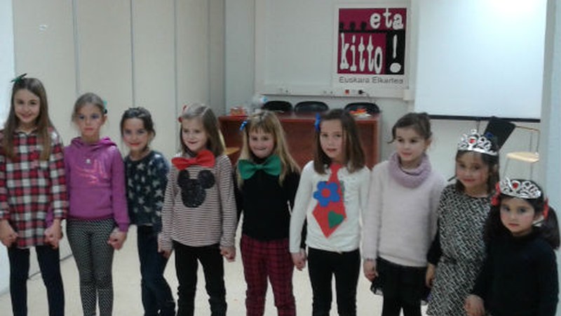 Barixakuak jolasian txiste eta magia artean