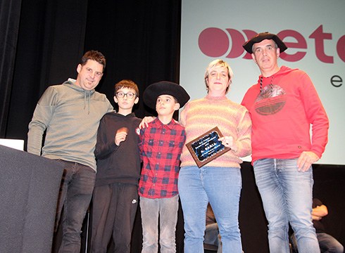 Barixakuan banatu ziren San Andres Bertso-paper lehiaketako sariak Coliseon