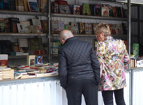 Barixakuan zabalduko dute Eibarko Liburu eta Diska Azoka Untzaga plazan